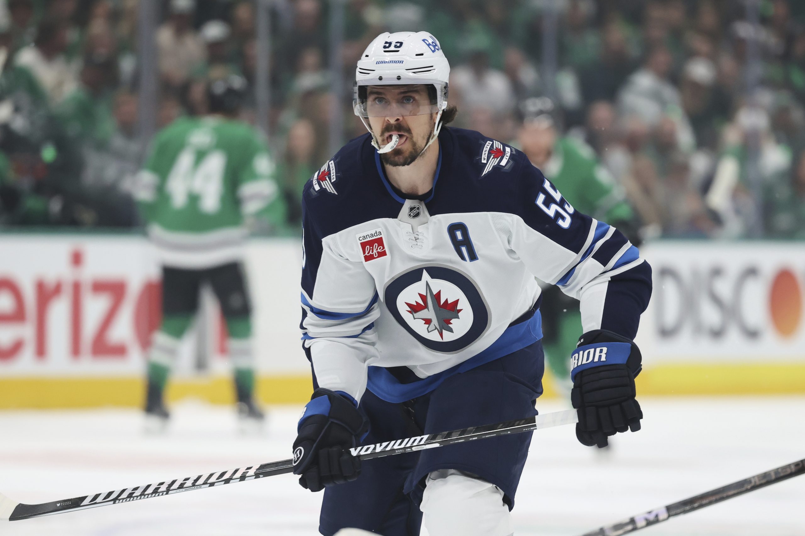Winnipeg Jets say father of center Mark Scheifele died unexpectedly before Game 6 at Dallas