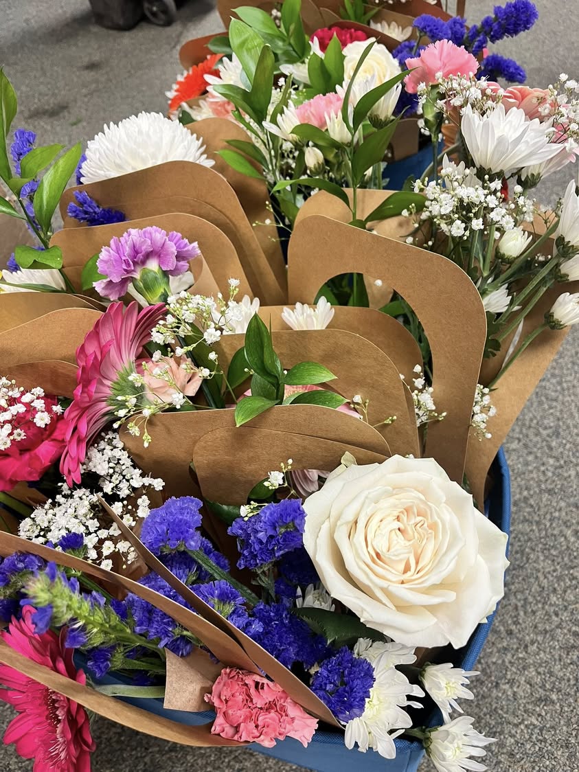 Horticulture is busy making May Day baskets for Macomb 185 High School teachers and staff! Happy May 1! #MAC185 #macffa