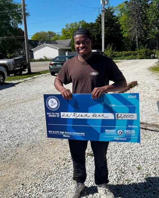 🎉 Big congratulations to Za’Rian Penn from Macomb 185 Schools! ZaRian was awarded a $2,000 scholarship to MTI’s HVAC/…