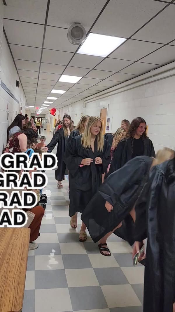 MacArthur students LOVED seeing the MHS graduates walk the halls this morning! #mac185