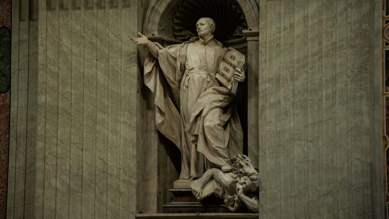 First American pontiff says ‘build bridges’ to peace