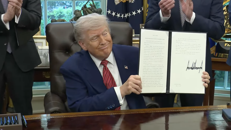 WATCH: Trump signs executive orders to help nuclear industry in U.S.