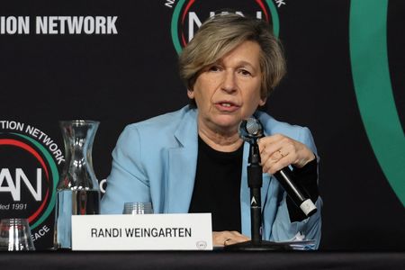 Teachers union head quits Democratic Party post over leadership concerns