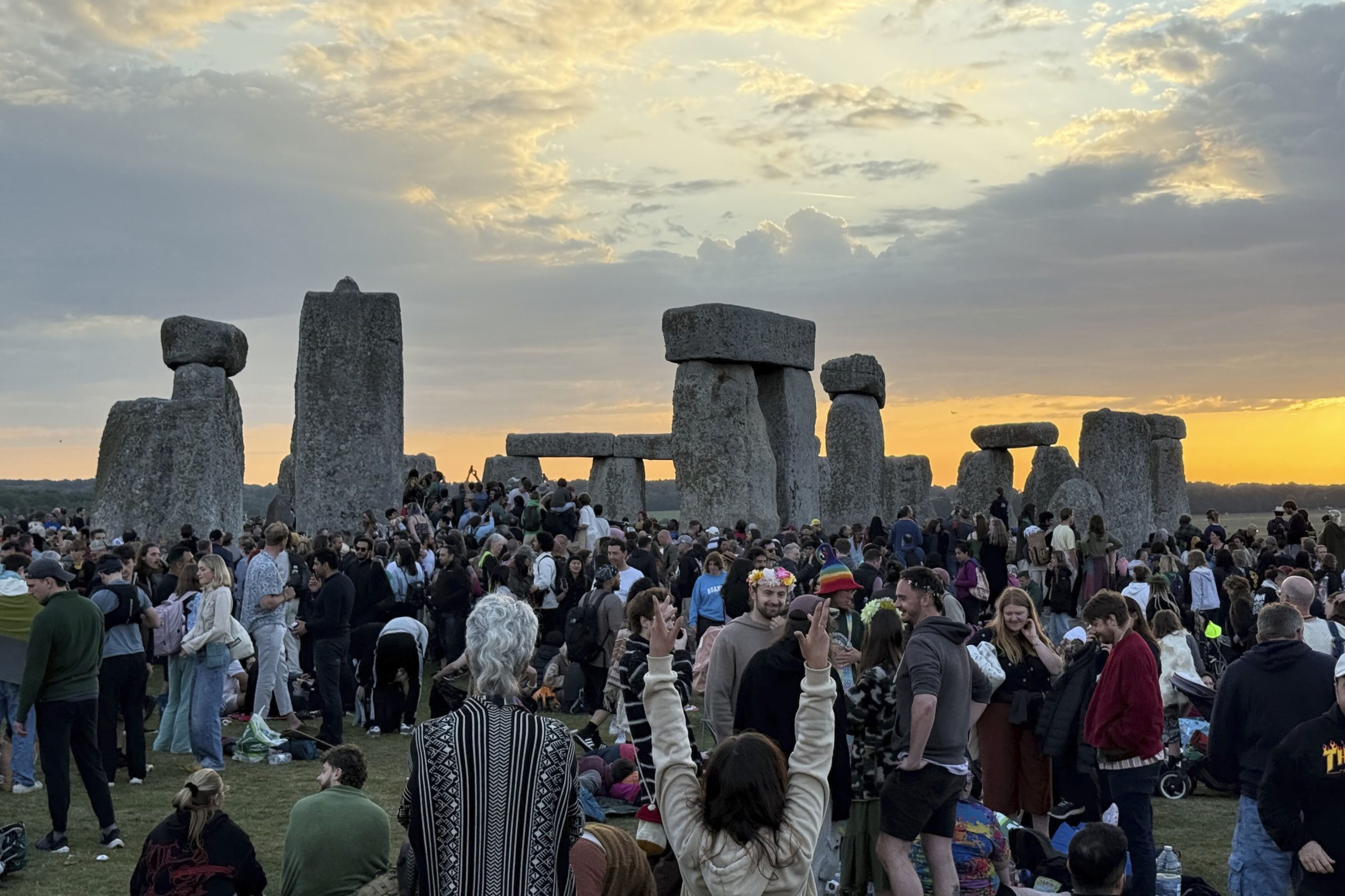 Sunrise at Stonehenge draws druids, pagans and revelers to celebrate the summer solstice