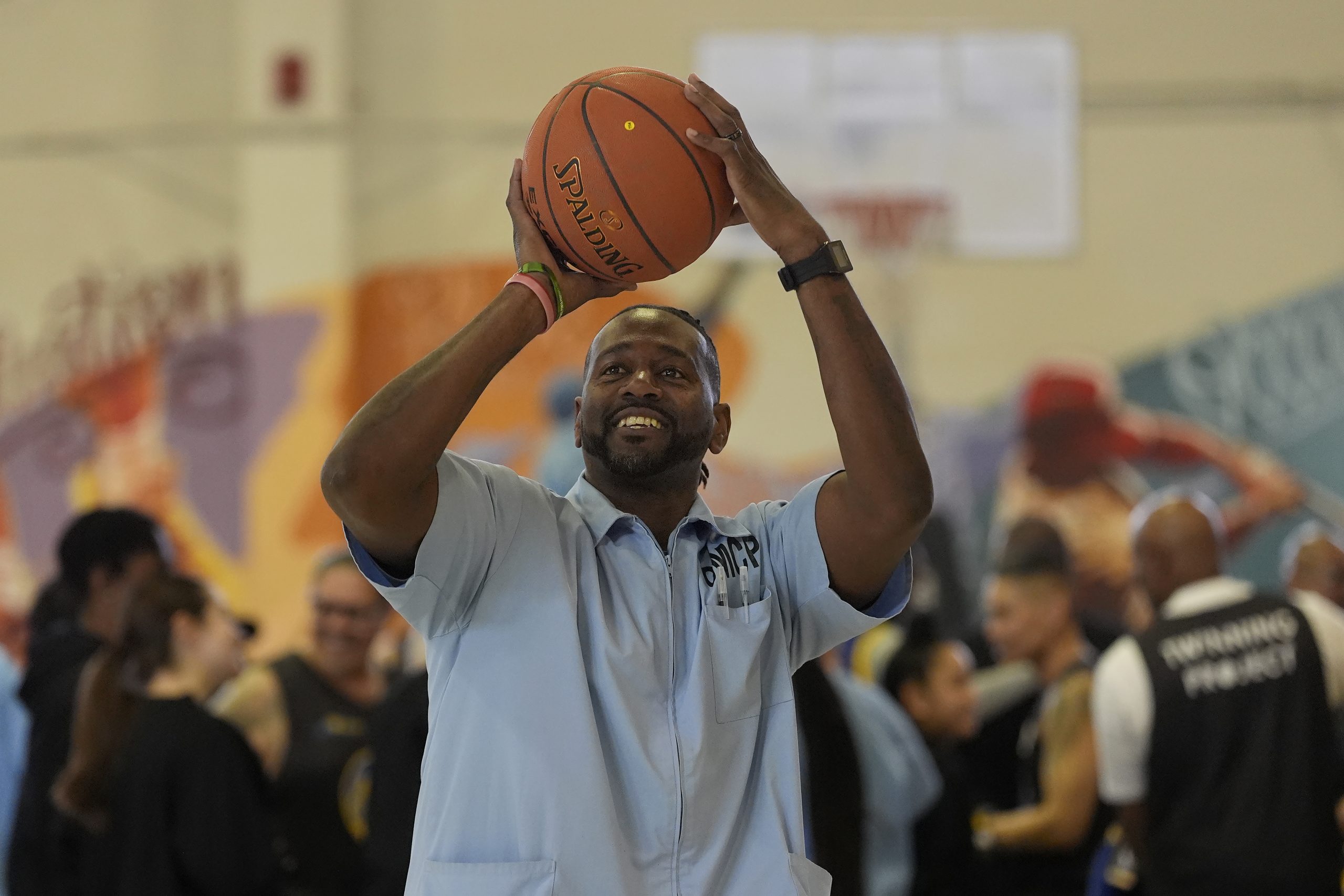 Golden State Warriors help transform lives of incarcerated men through coaching program
