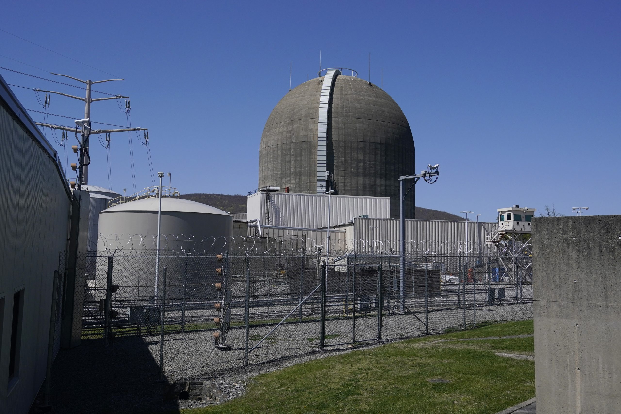New York governor seeks to build the state’s first new nuclear power plant in decades