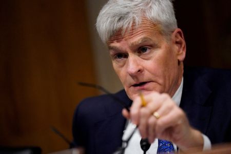 US Senator Cassidy urges delay of US vaccine meeting