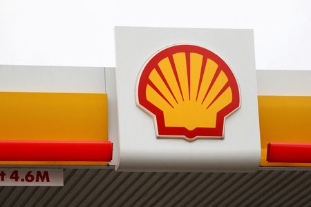 Shell in early talks to buy rival BP, WSJ reports