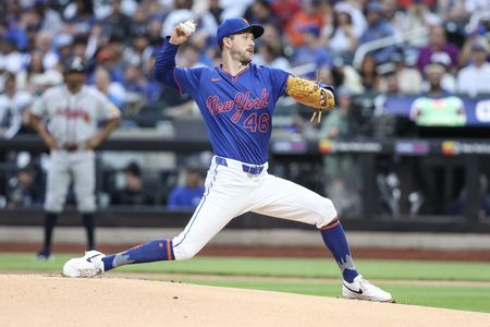 Mets starter Griffin Canning (leg) helped off field vs. Braves
