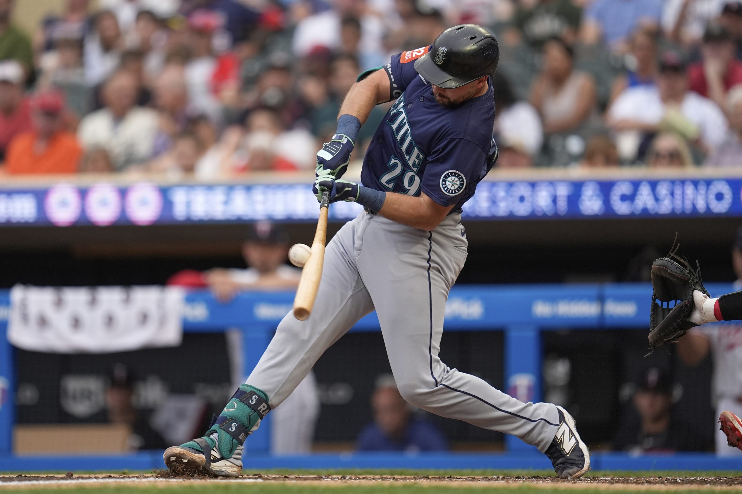 Mariners catcher and MLB homer leader Cal Raleigh to participate in Home Run Derby