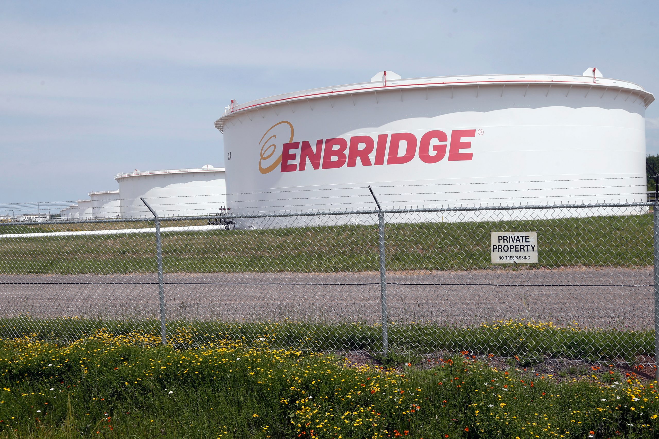 Supreme Court to decide whether shutting down Michigan pipeline is a state or federal fight