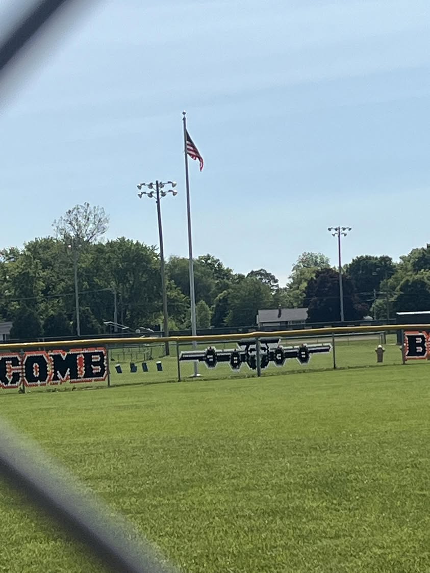 A big Thank You to Mike Cox and Cox Electric! He came out and put a new rope on the Bomber Softball Field flagpole. #Onc…