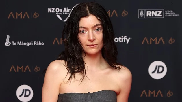 Is Lorde teasing a surprise Glastonbury set?