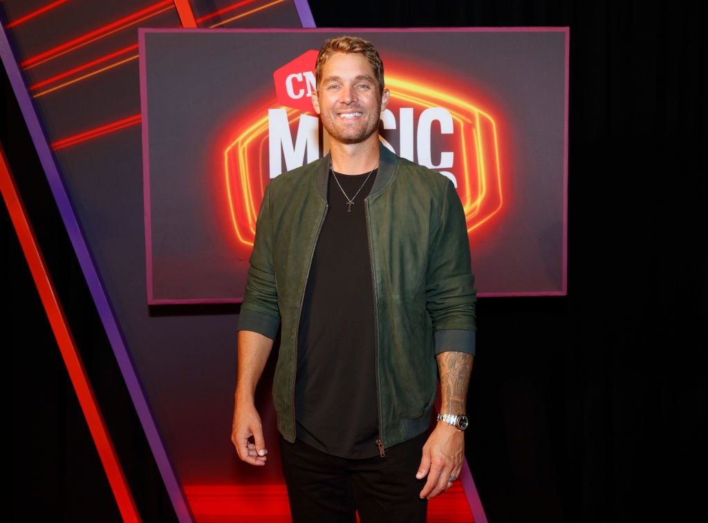 Brett Young Hosts Backstage Country Featuring Dad Energy