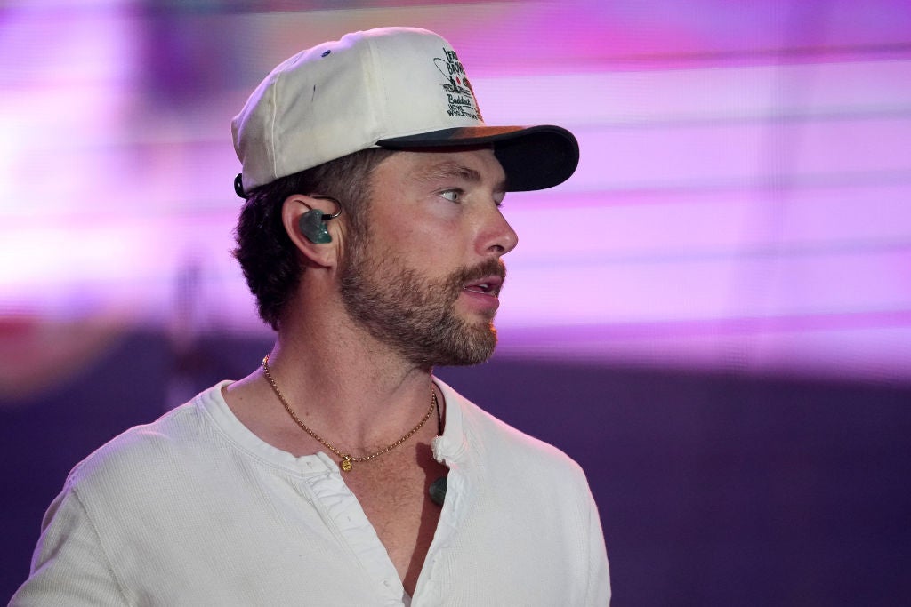 Chris Lane Co-Hosts ‘Backstage Country’ and Gets Real About Breakups
