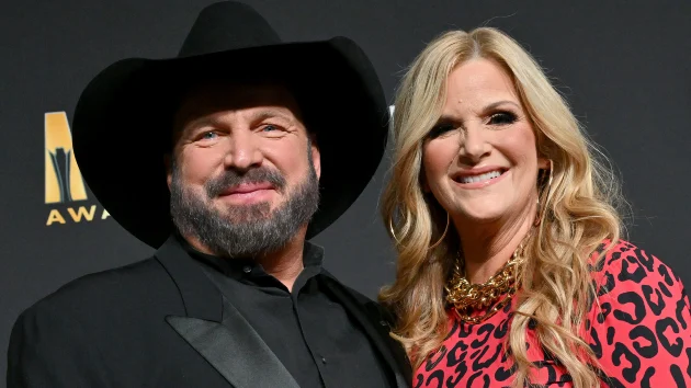 Have a hotdog with Garth & Trisha this Fourth of July