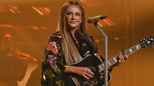 Carly Pearce remembers busbee as she finishes her fifth album