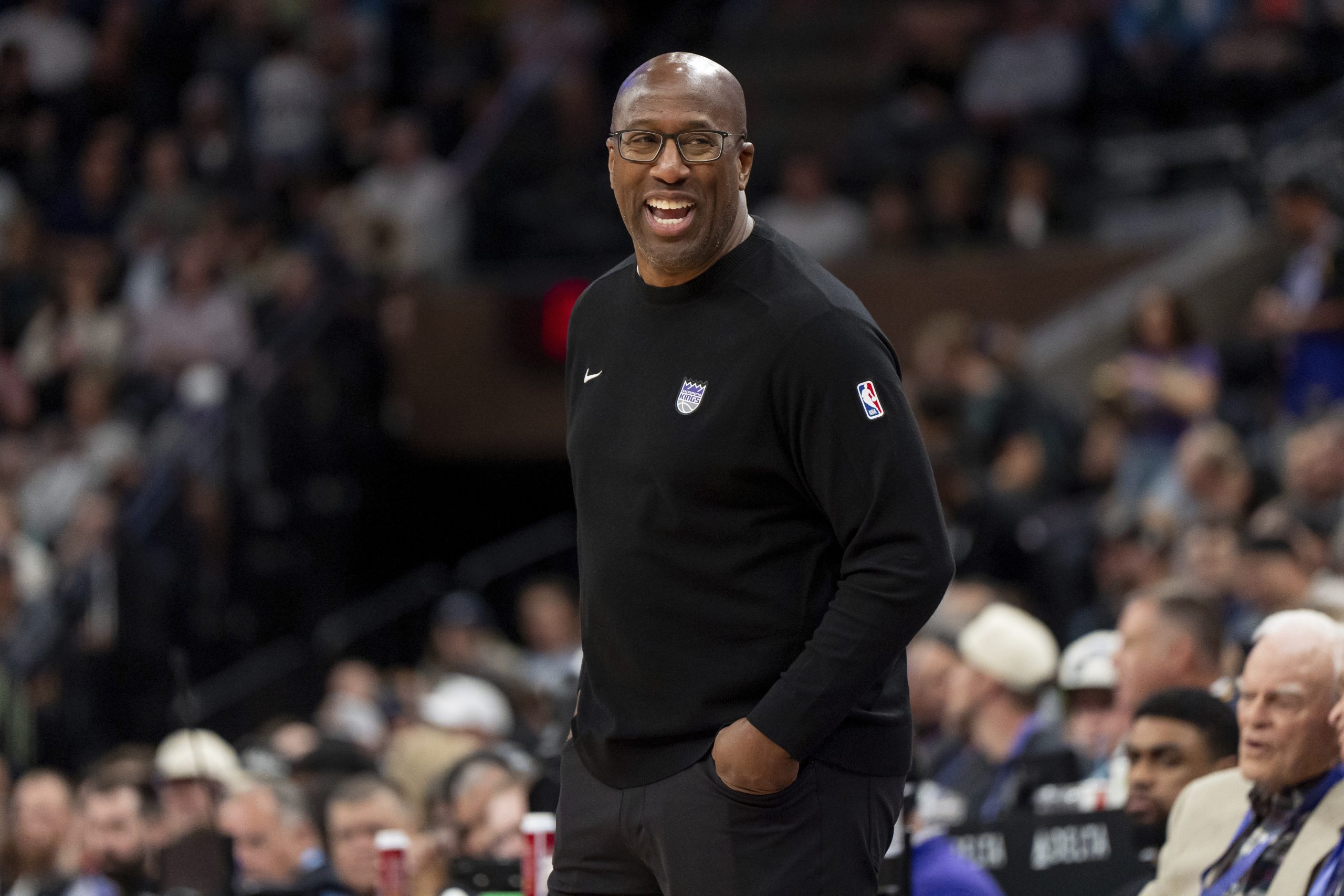 Knicks offer coaching job to Mike Brown and are working on a deal, AP source says