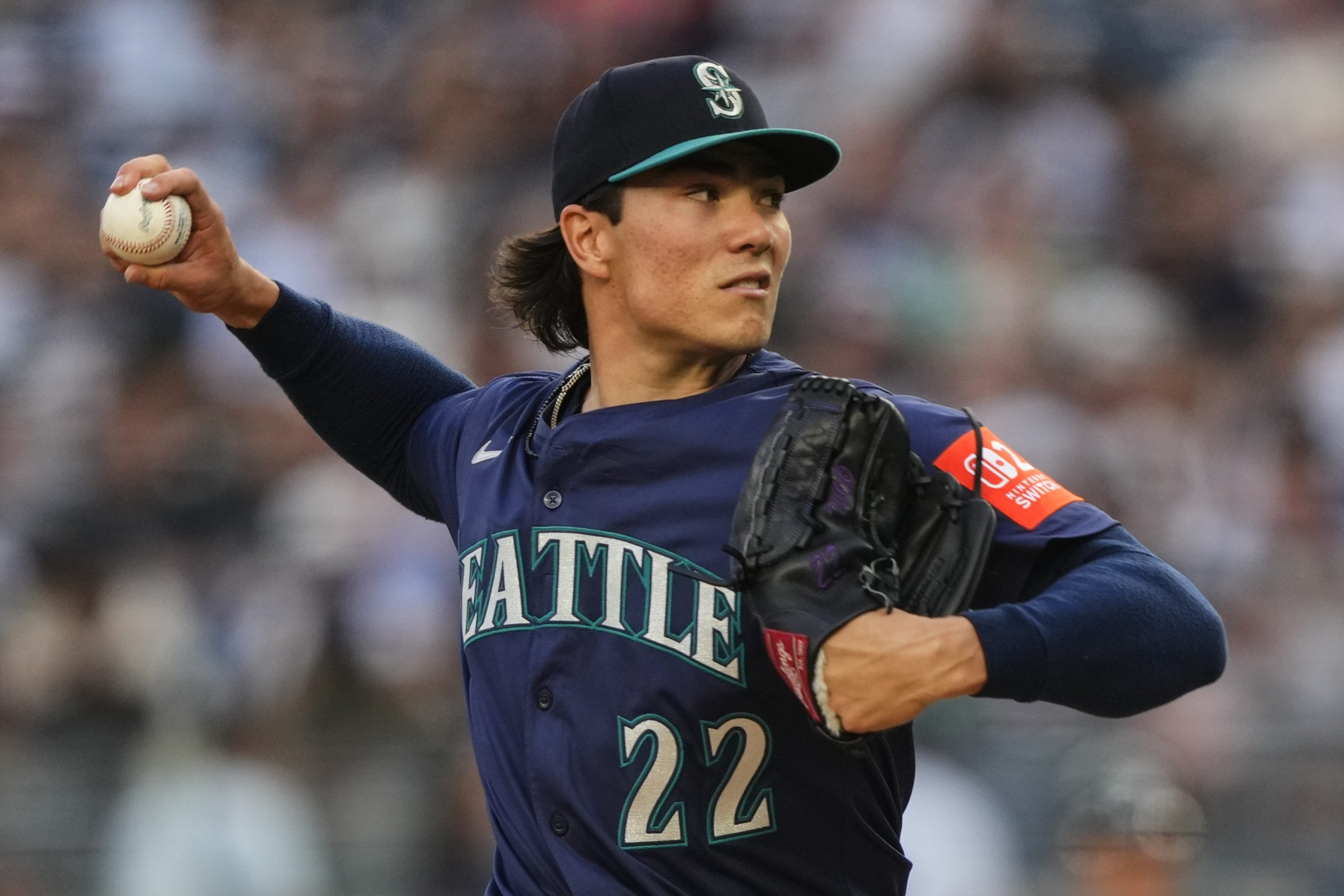 Mariners pitcher Bryan Woo is working on a no-hitter at Yankee Stadium through 6 innings