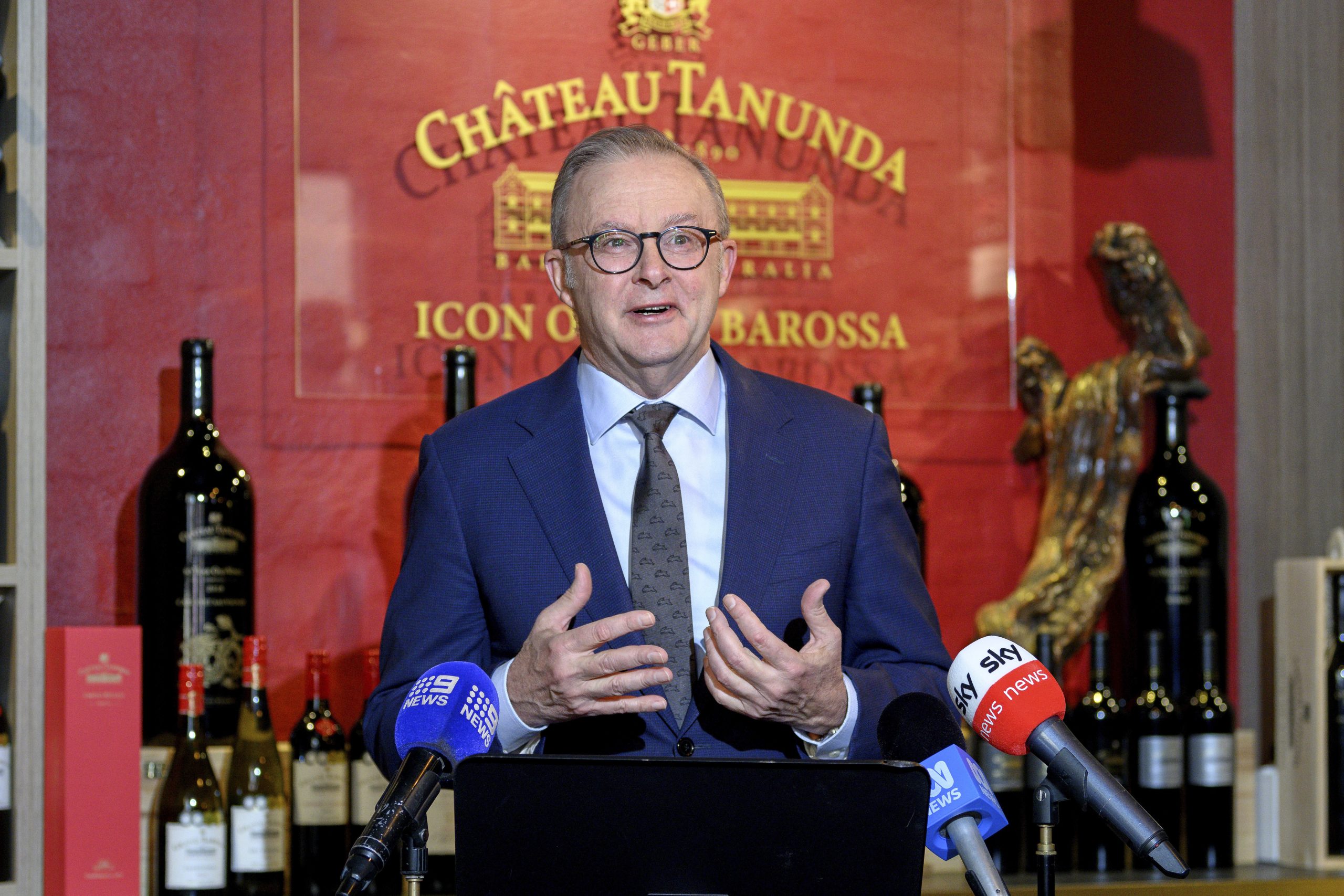 Albanese will meet with Xi next week on a trip focused on Australia-China business ties