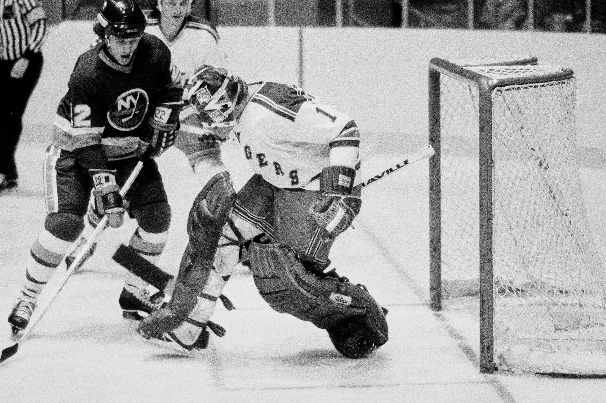 Wayne Thomas, ex-NHL goalie, assistant and executive dies at 77