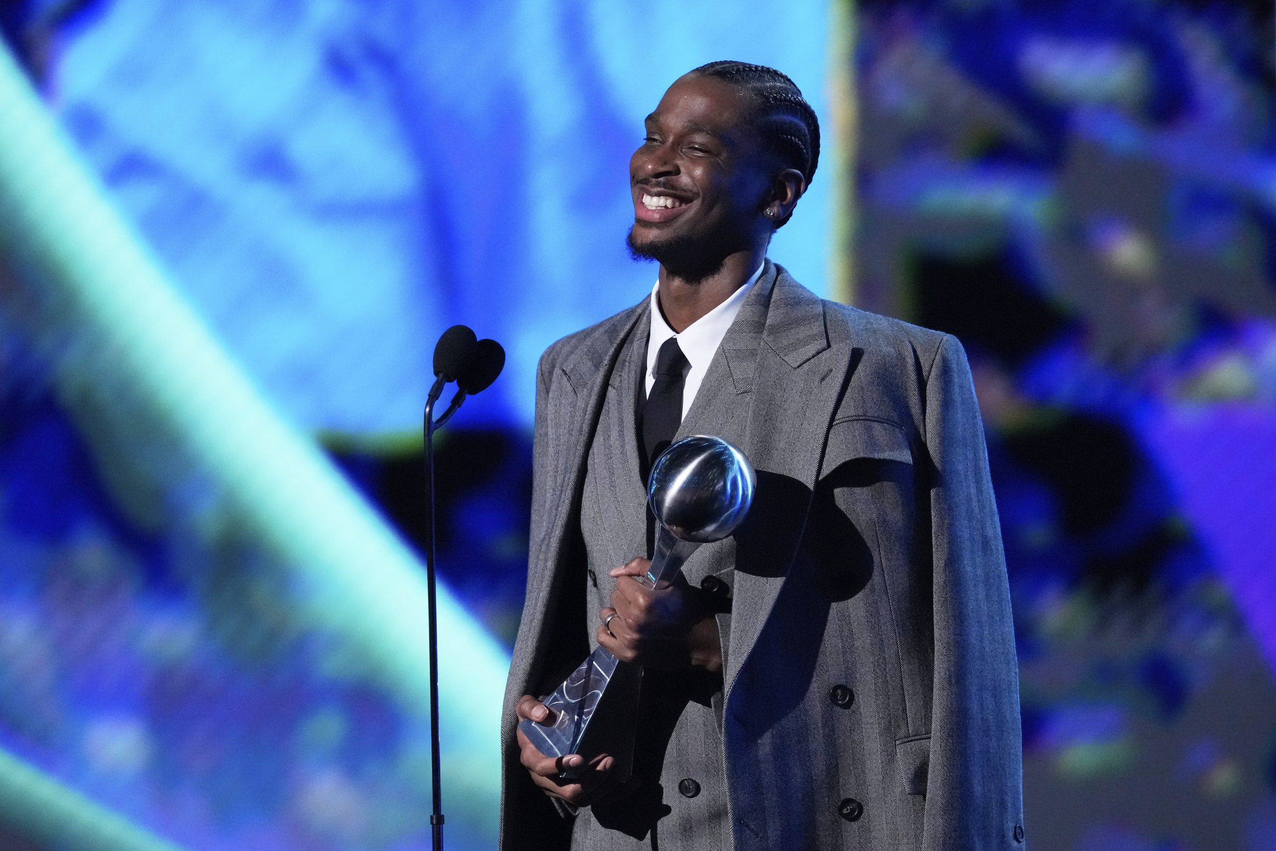 Shai Gilgeous-Alexander and Simone Biles win top honors at ESPYS