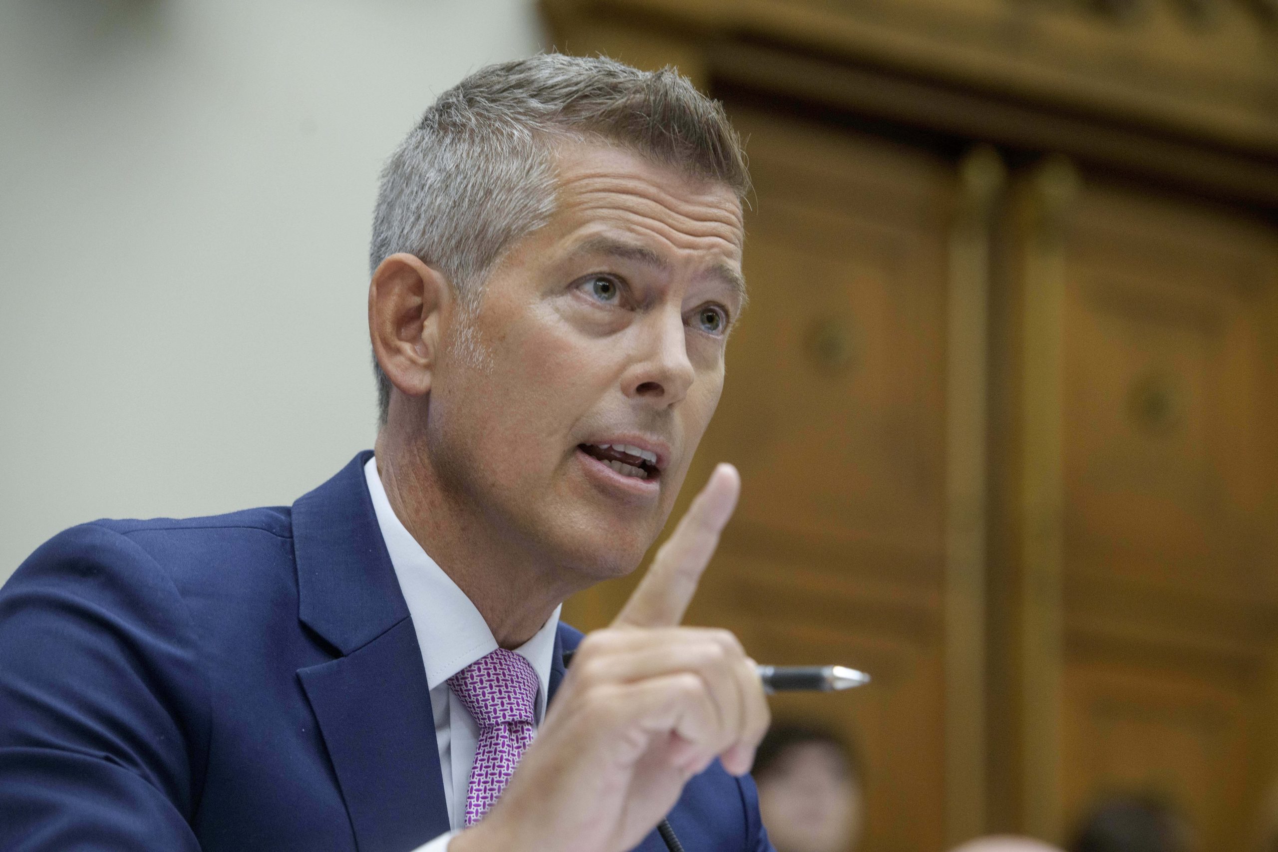 Trump administration imposes limits on Mexican flights and threatens Delta alliance in trade dispute