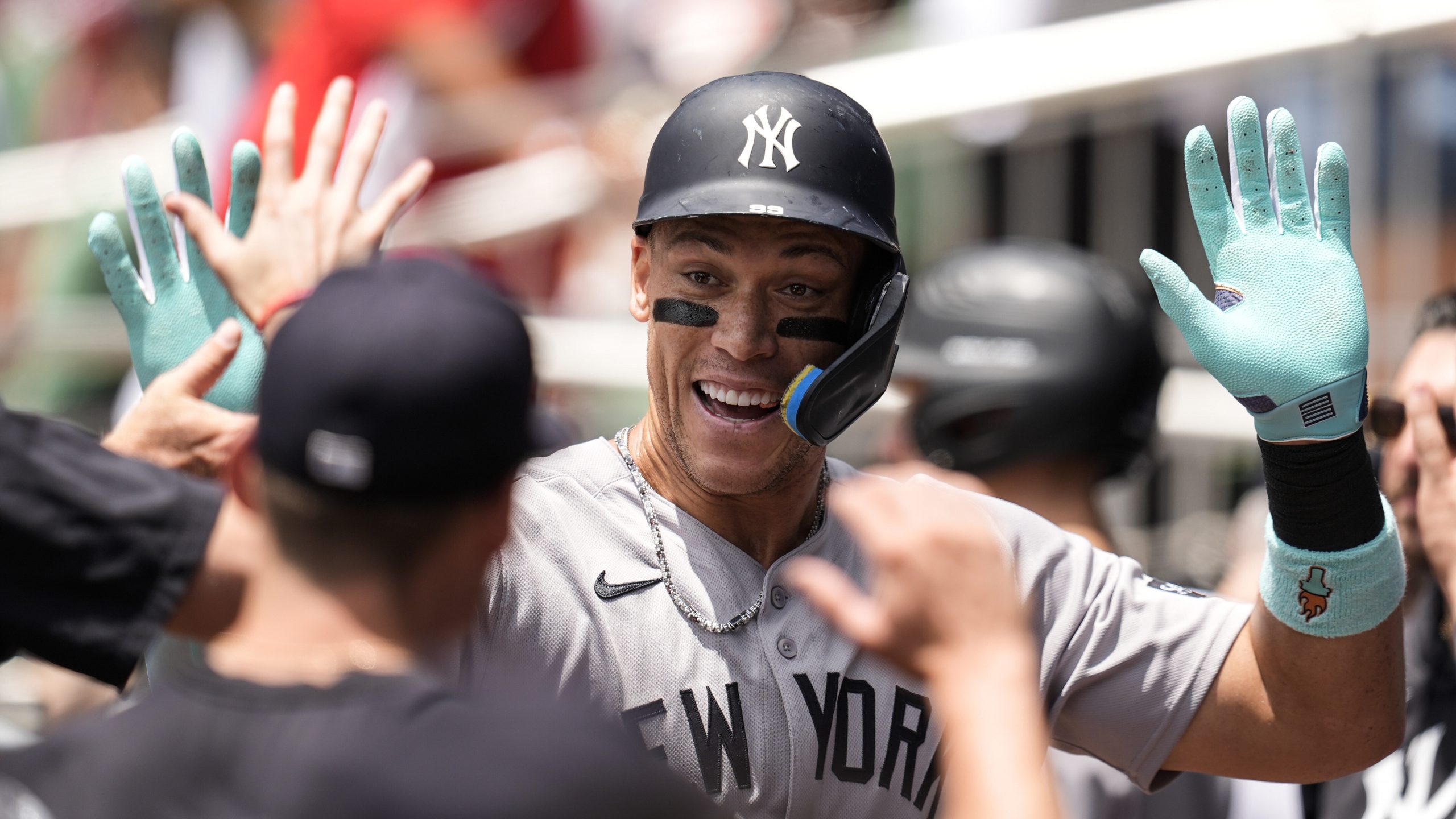 Aaron Judge ties A-Rod on Yankees’ all-time home run list at 351 in win over Braves