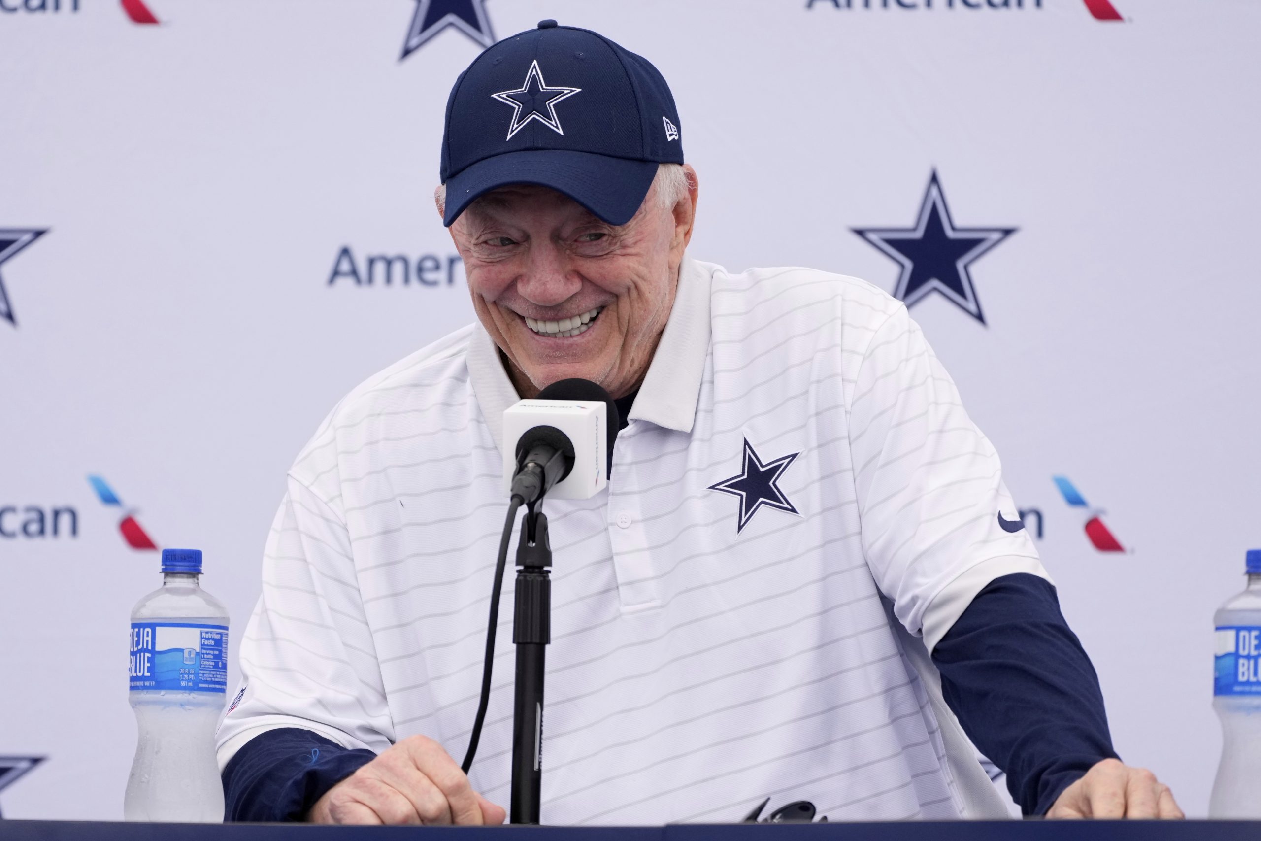 Jerry Jones says he’ll remain as Cowboys GM and ‘nothing new’ in Micah Parsons contract talks