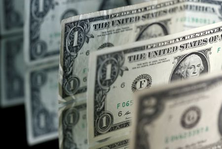 Dollar indecisive as investors await more tariff clarity