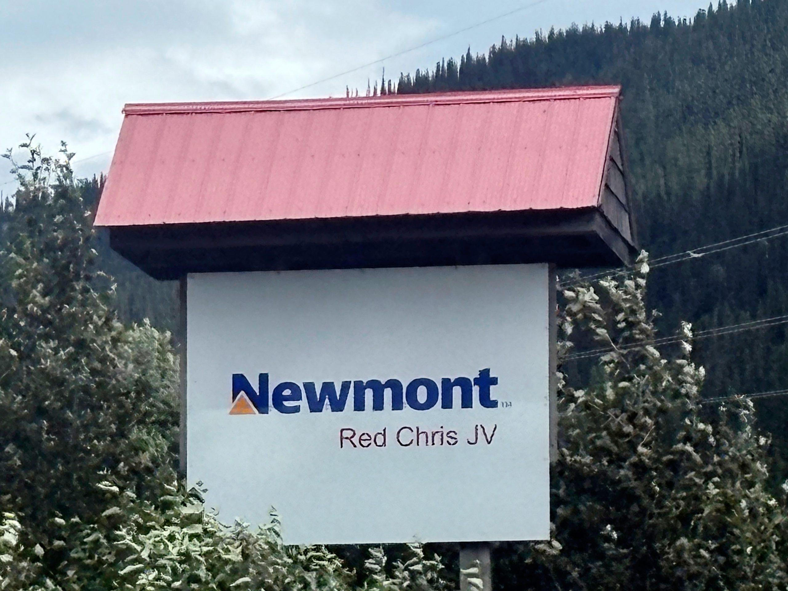 3 workers trapped in a Canadian mine have air, food and water as rescuers try to gain access to them