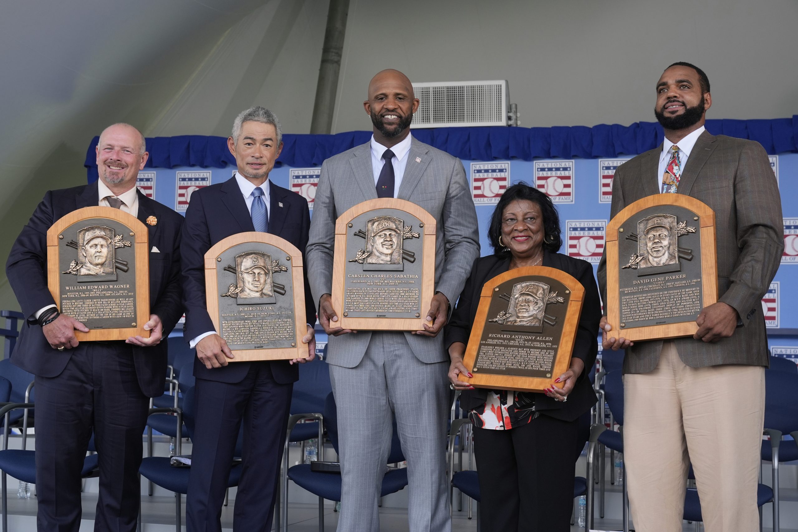 Ichiro Suzuki adds humorous touches to Hall of Fame induction ceremonies