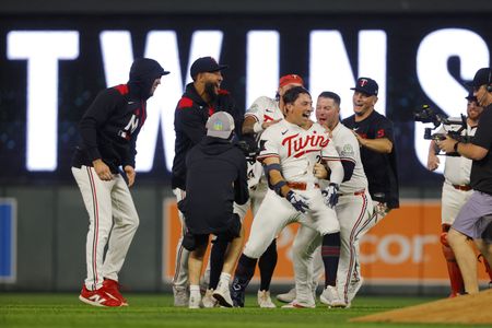MLB roundup: After rain delay, Twins walk-off Red Sox