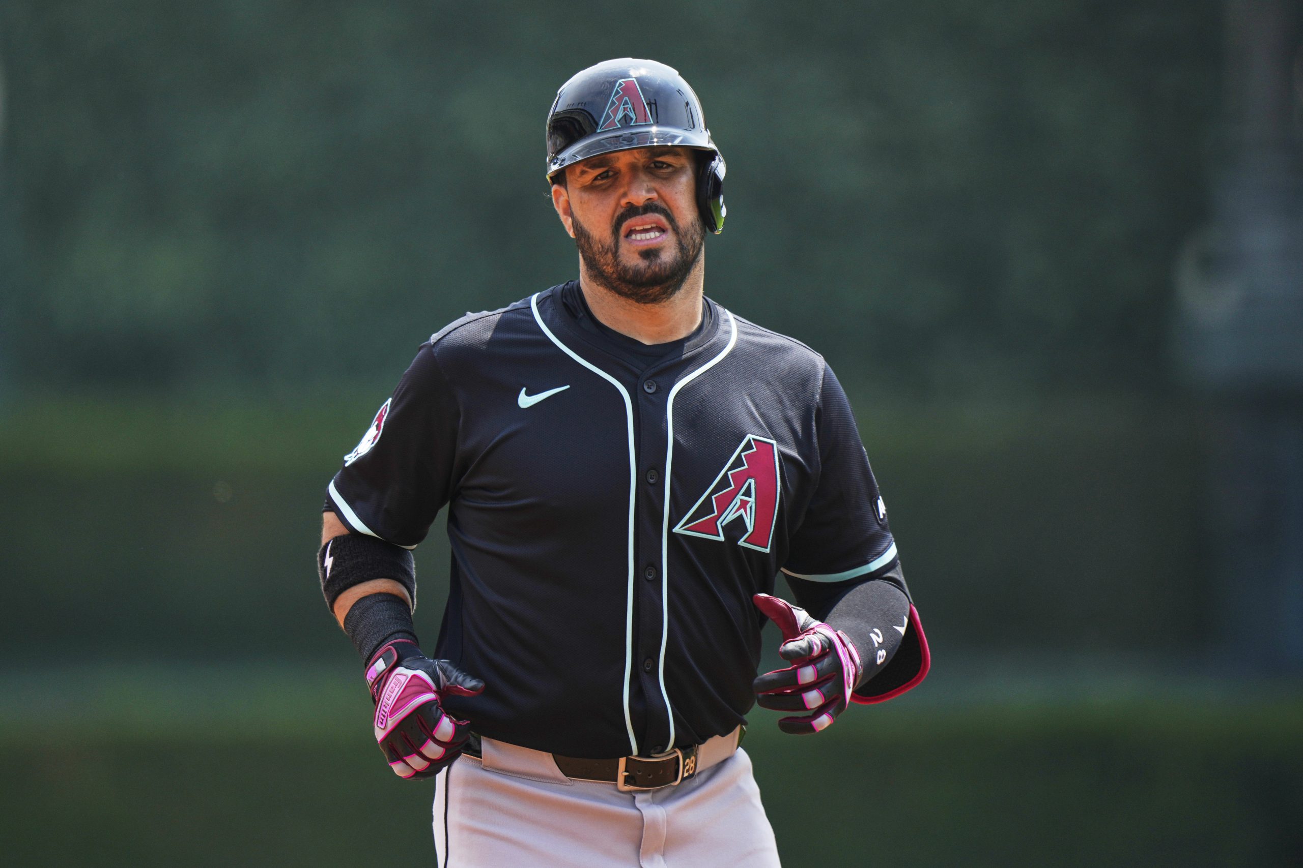 Slugging third baseman Eugenio Suárez returns to Mariners in deal with Diamondbacks, AP source says