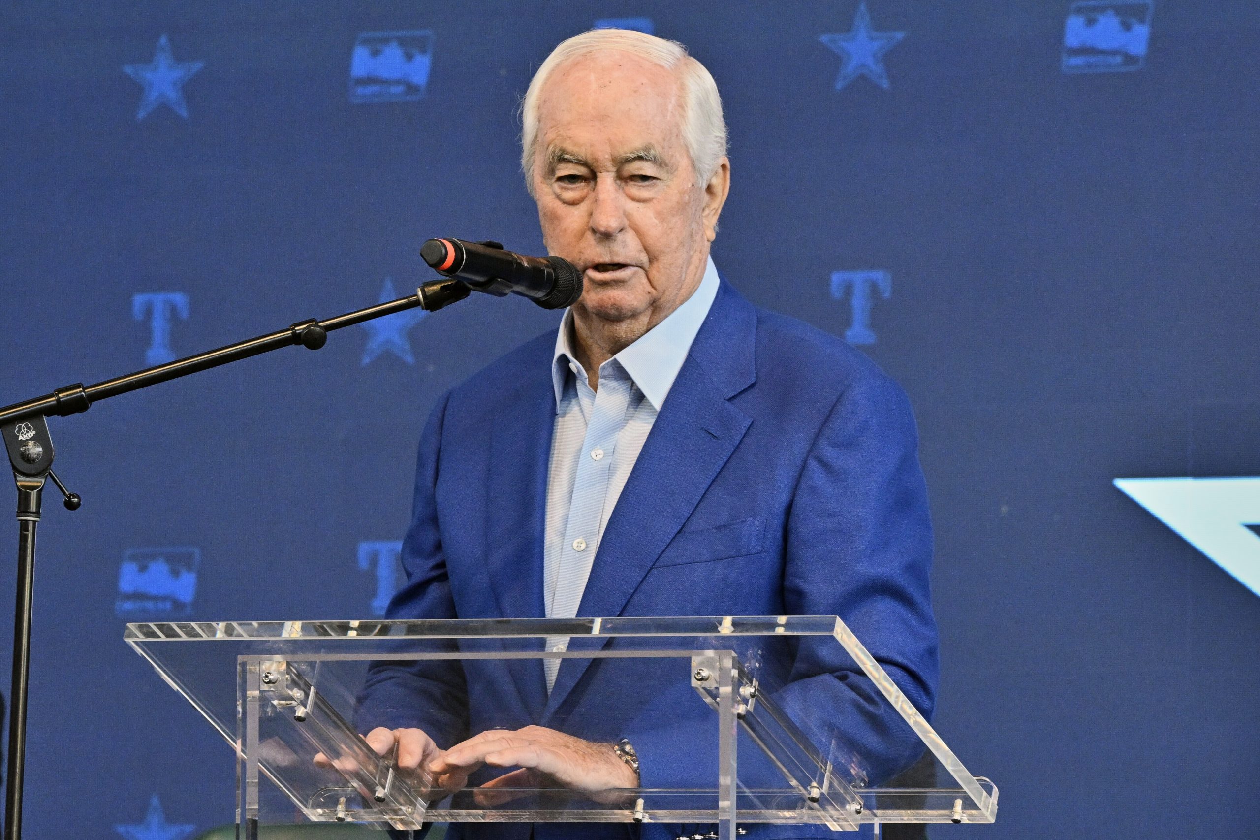 Roger Penske sells a third of Indianapolis Motor Speedway and IndyCar to Fox