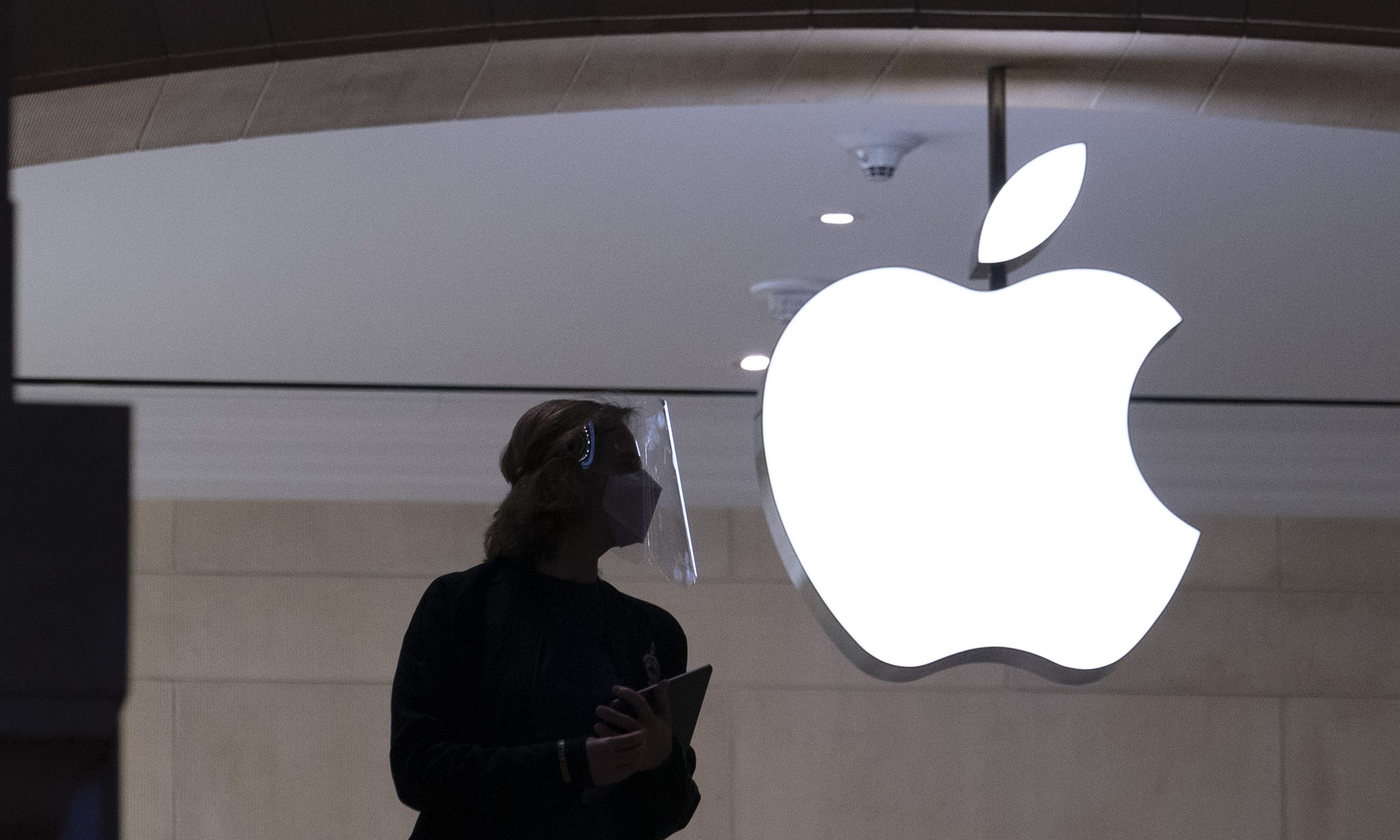 Apple overcomes Trump’s trade war, slow start in AI to deliver surprisingly strong quarter