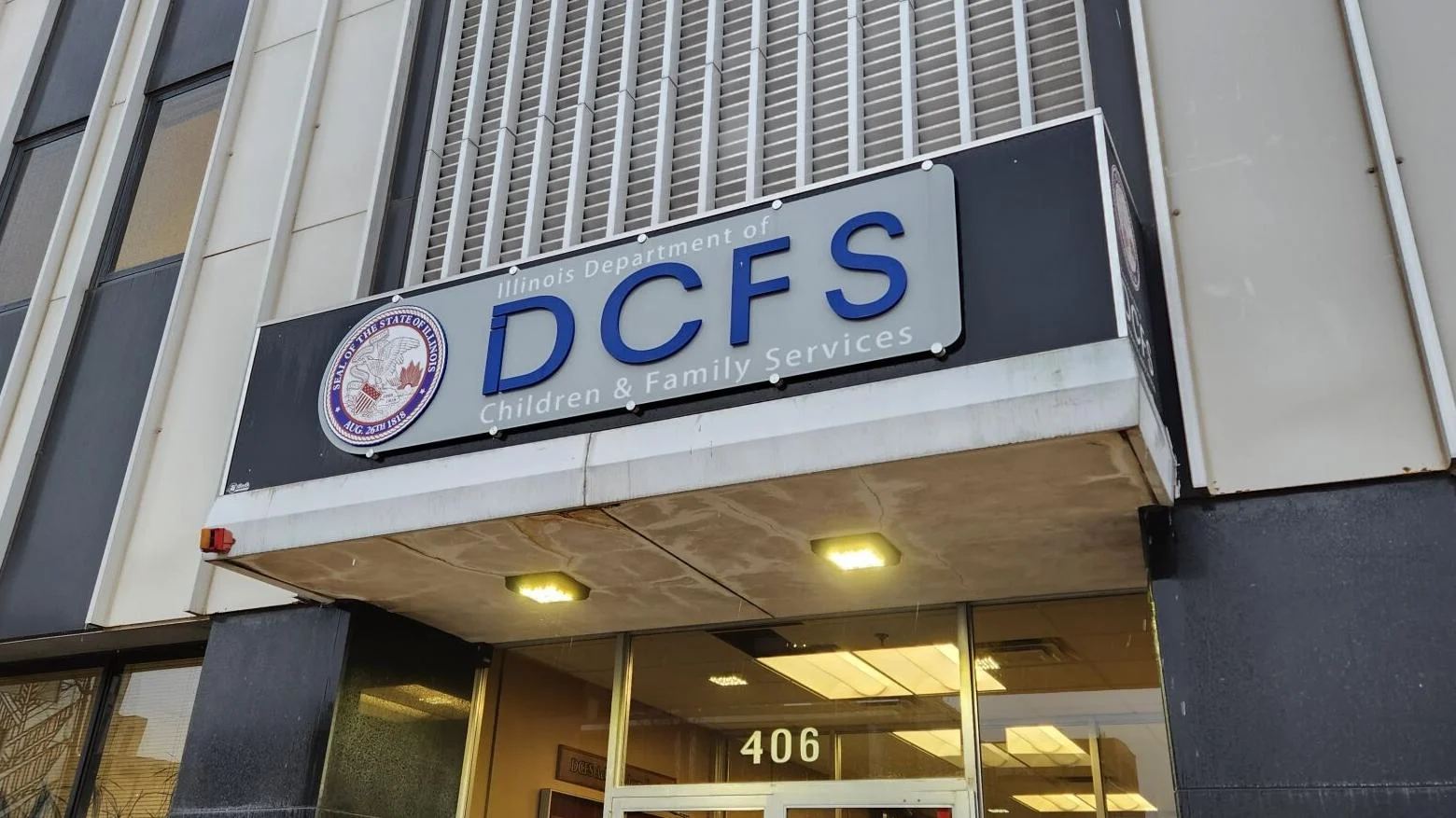 Legislator says Illinois’ child welfare agency uses interns, has legal exposure