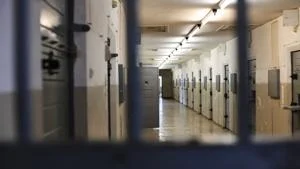 Illinois prisons to publish annual data on contraband, safety and overdoses