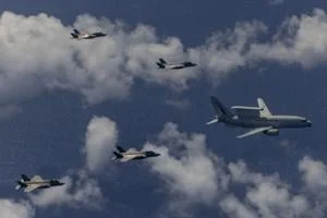 Retired Air Force generals raise concerns about F-35, E-7 Wedgetail cuts