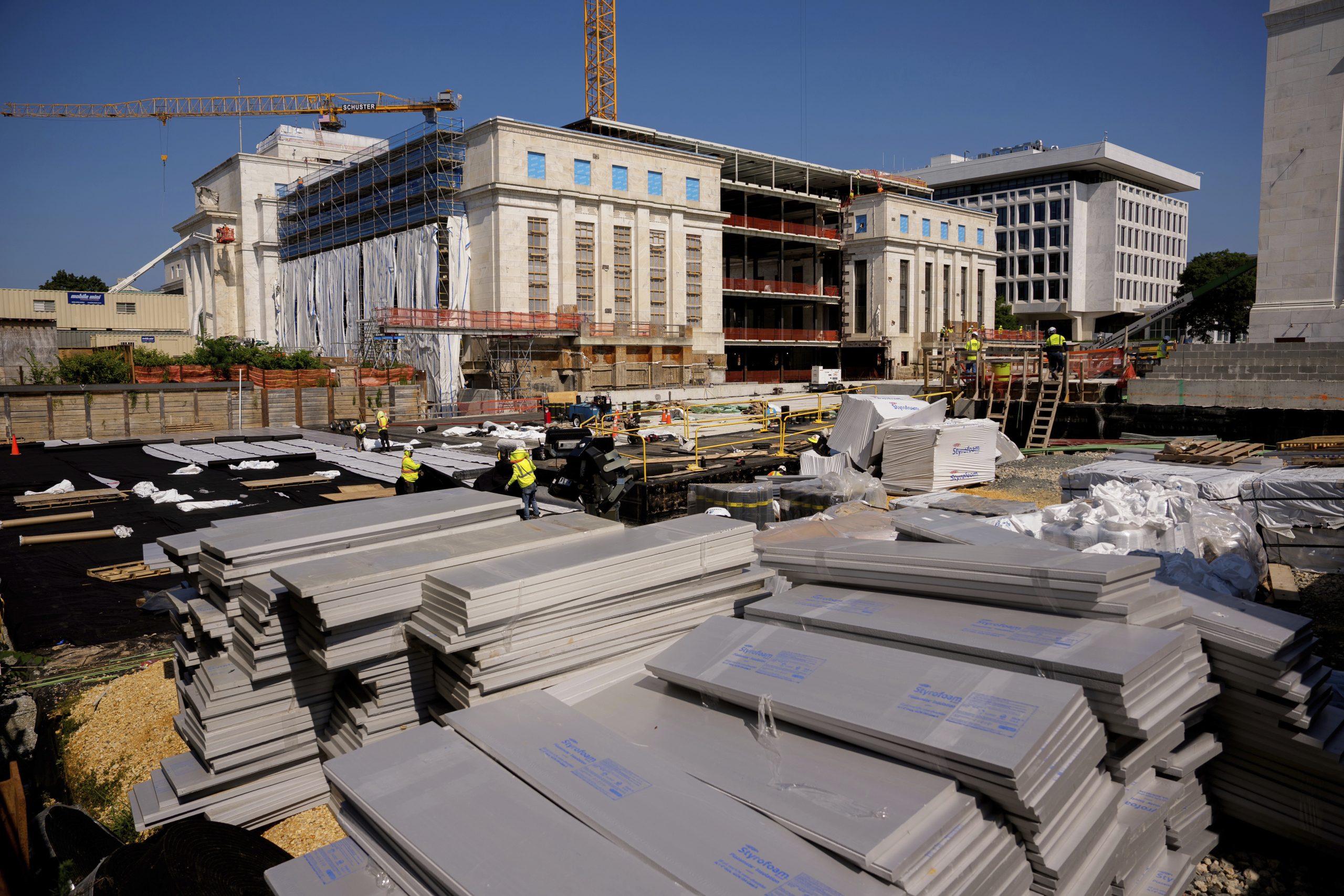 Trump and Powell tour Fed building renovations