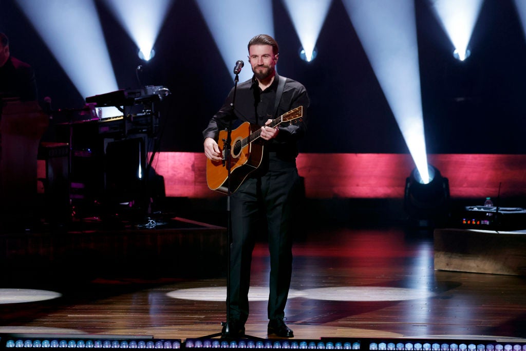 Sam Hunt Joins ‘Backstage Country’ to Talk About Tour Life