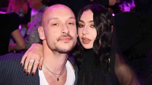 Wedding party 4 u: Charli XCX is married