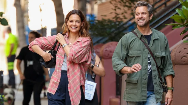 ‘Dawson’s Creek’ co-stars Katie Holmes, Joshua Jackson reunite for new film trilogy
