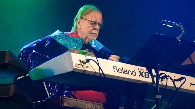 Rick Wakeman postpones US tour dates to undergo surgery