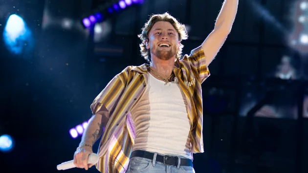 Bailey Zimmerman’s got rope swings, pyro + a crowd that gets more excited every night