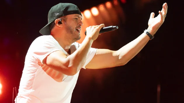 Tyler Hubbard, Zach John King and more join Luke Bryan for his Midwest Farm Tour