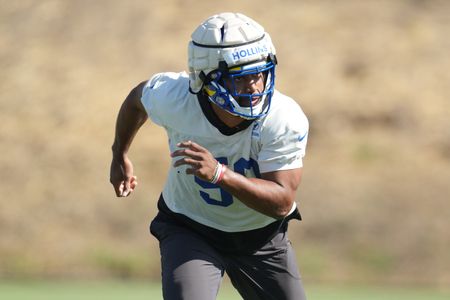 Bills bolster defensive line, sign veteran Justin Hollins