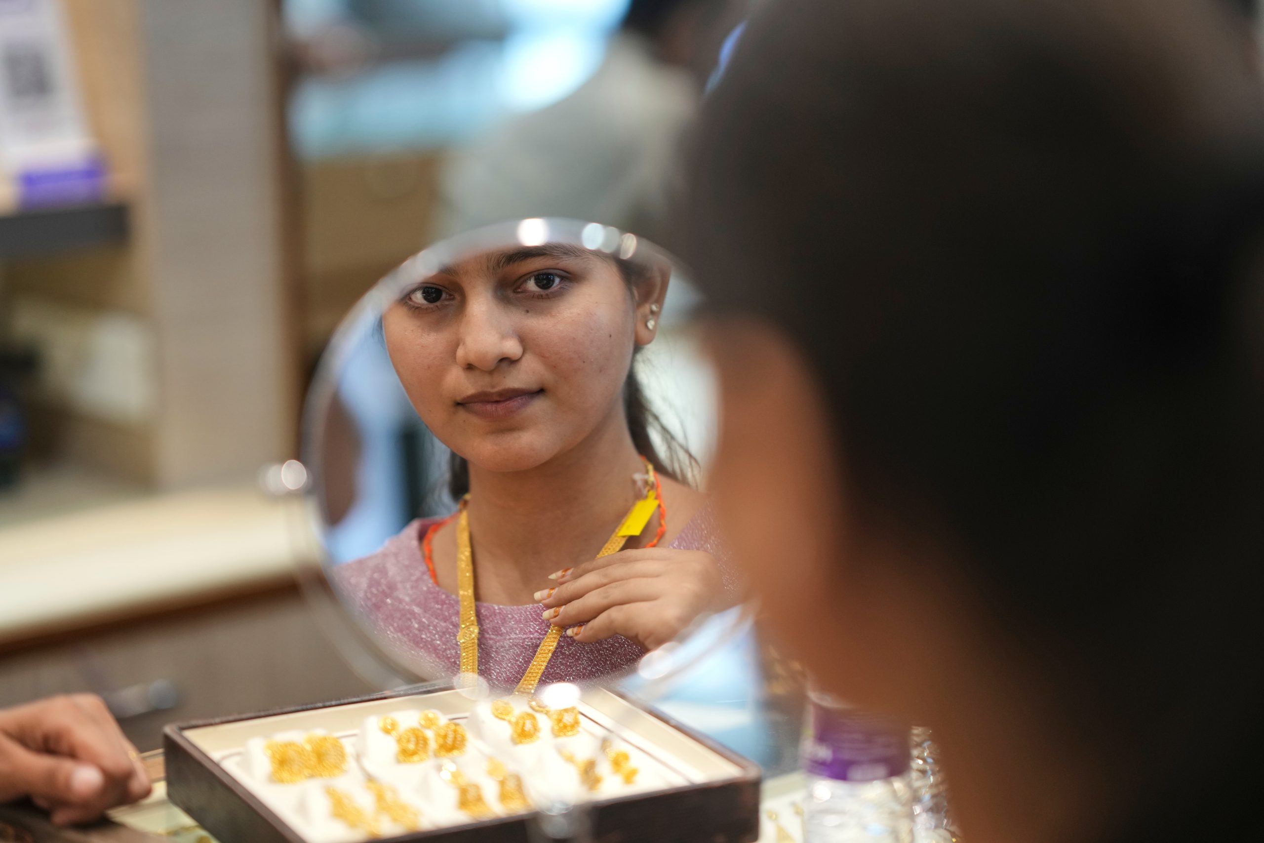 Global trade in photos as Trump’s tariffs go into effect