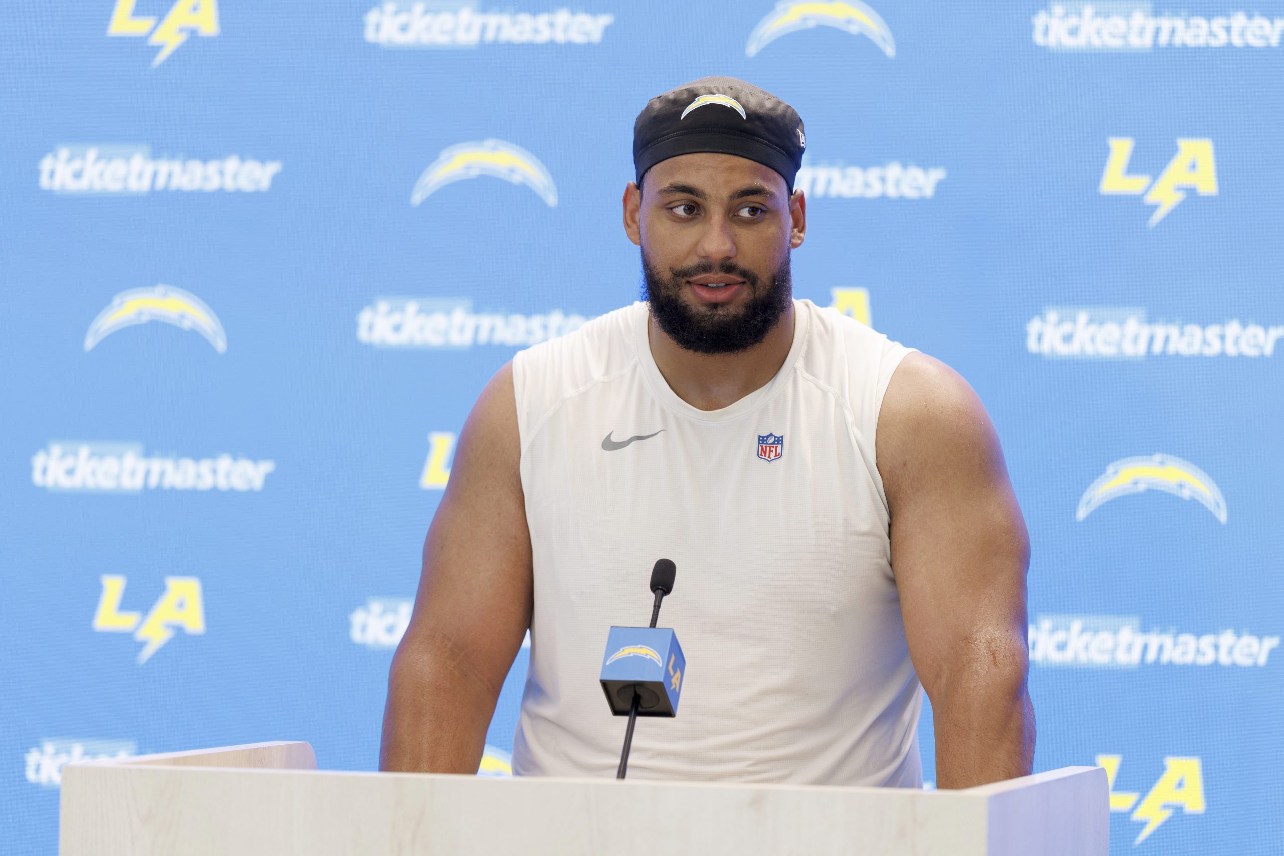 Chargers’ Rashawn Slater suffers leg injury weeks after contract extension