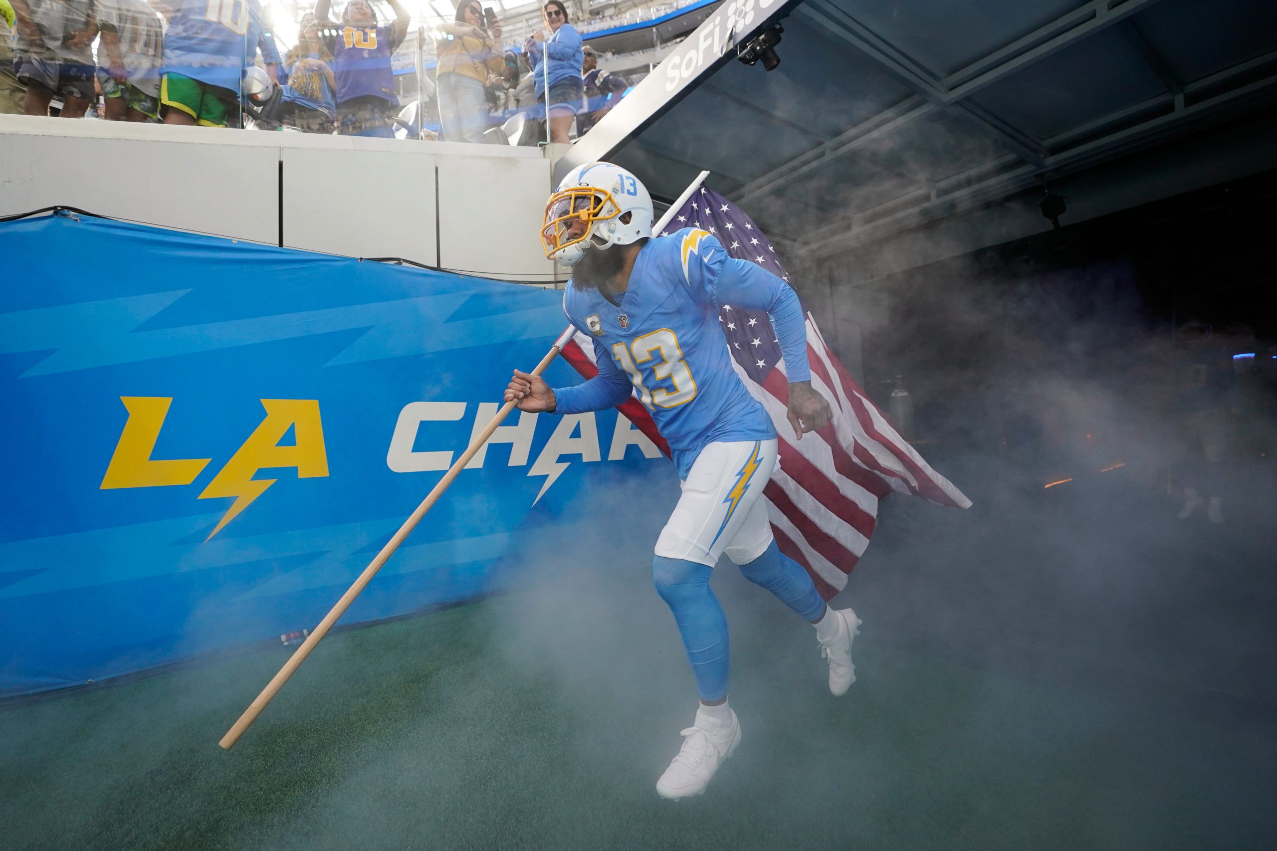 Keenan Allen returns to Chargers, feeling at home in new facility